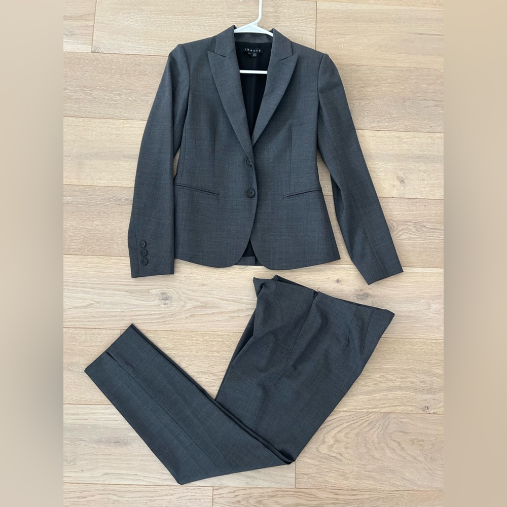 Theory suit